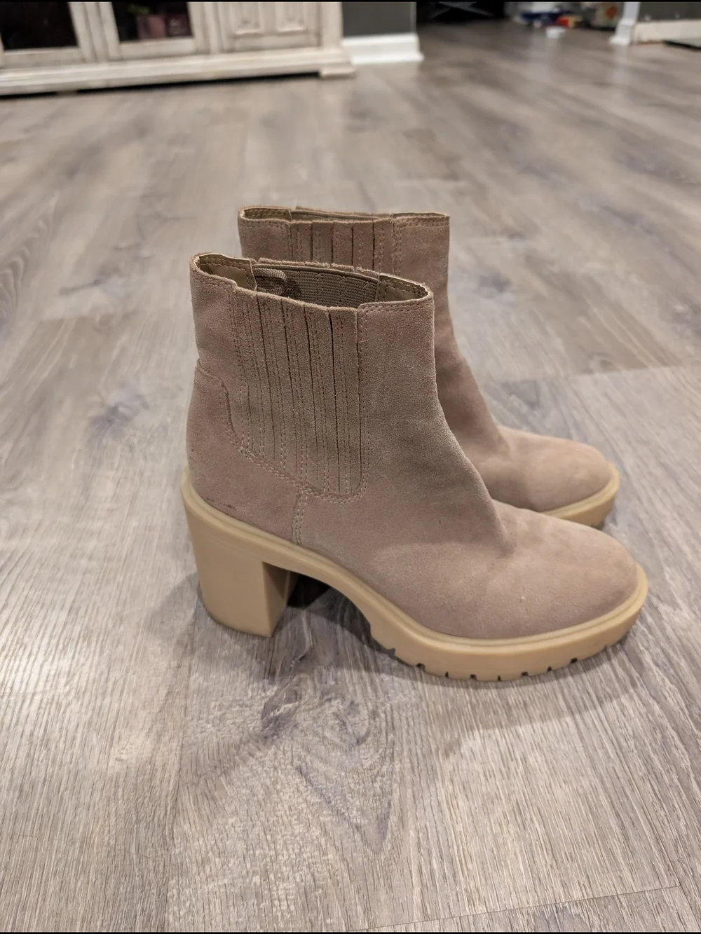 Dolce Vita Caster Taupe Suede Chunky Platform Block Heel Chelsea Boots 8
